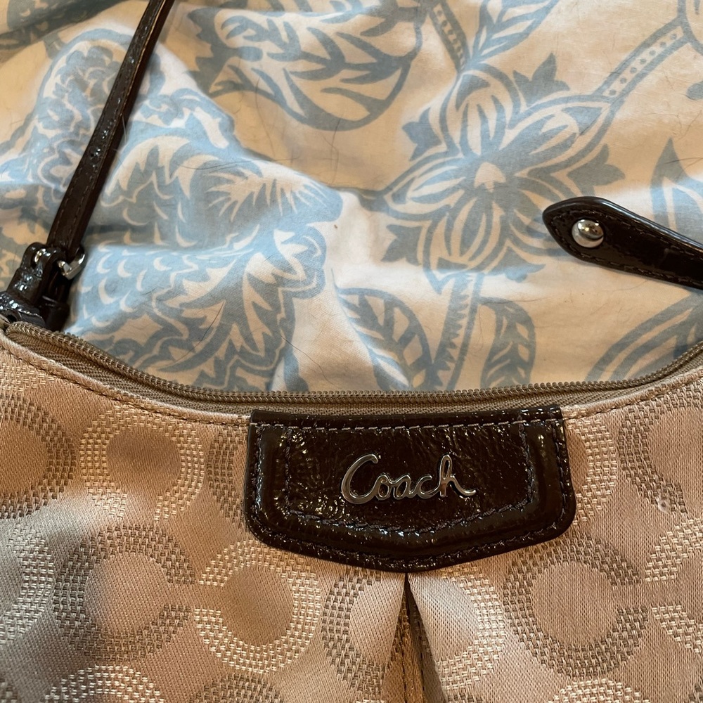 Coach beige crossover - Picture 2 of 2